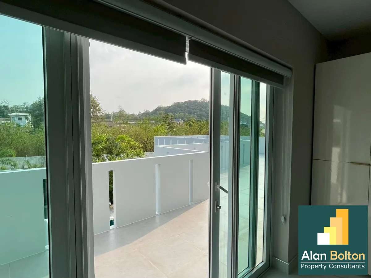 Beautiful 3-Bedroom Villa with Private Pool for Sale in East Pattaya photo 15