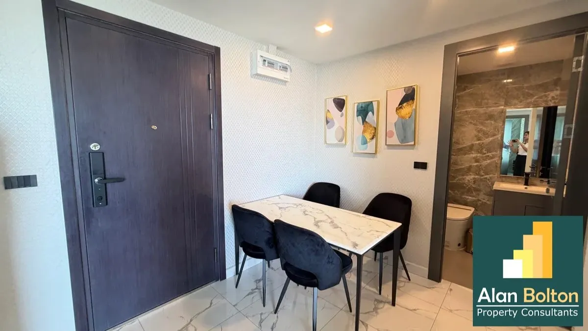 Sea view Modern Condominium For rent In Central Pattaya photo 2