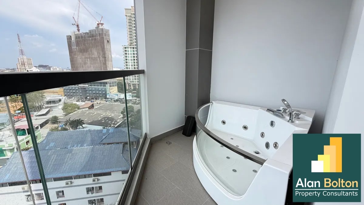Two Bedroom Condominium For Rent with Jacuzzi In Central Pattaya photo 4