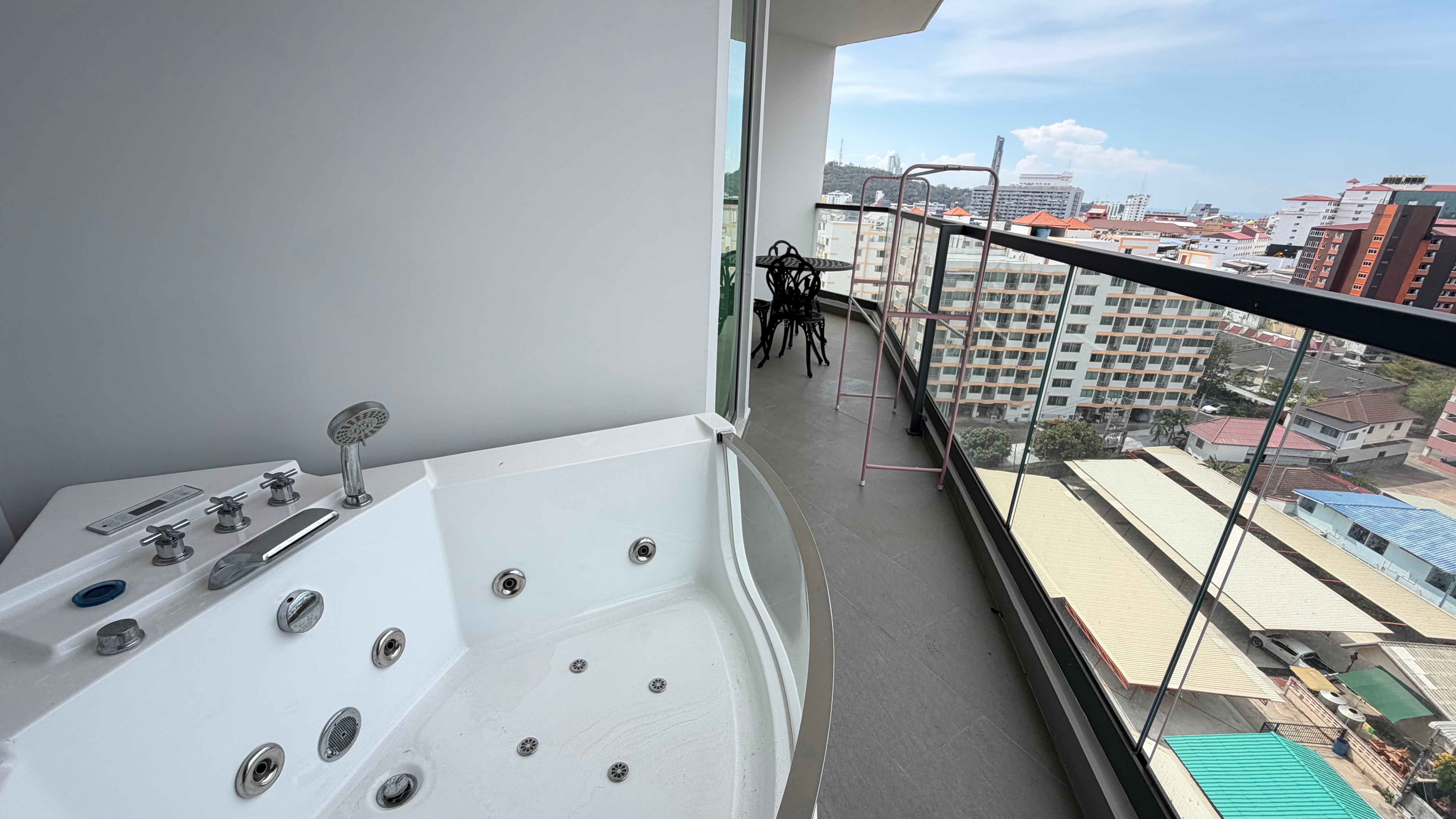 Two Bedroom Condominium For Rent with Jacuzzi In Central Pattaya photo 15