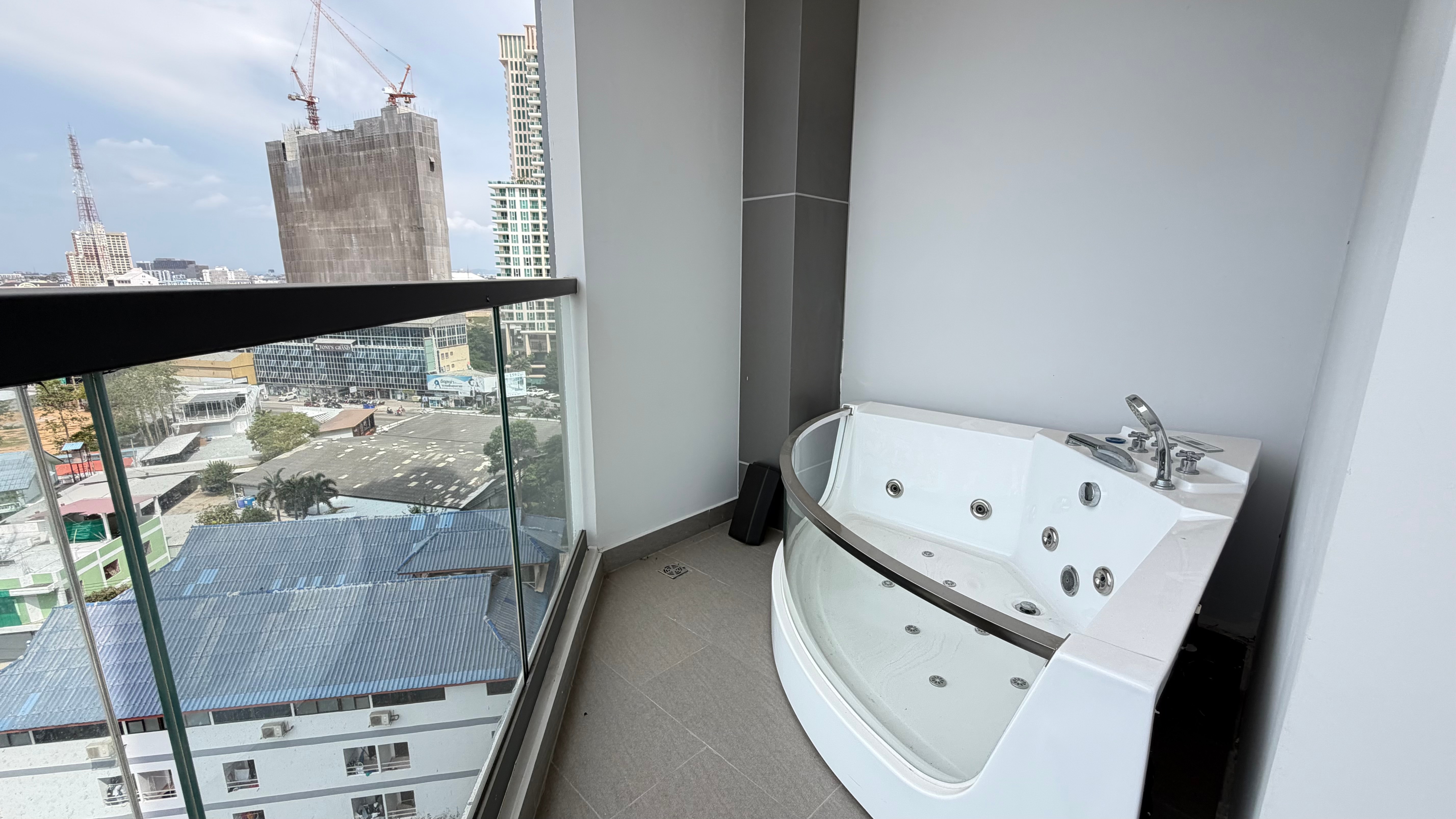 Two Bedroom Condominium For Rent with Jacuzzi In Central Pattaya photo 12