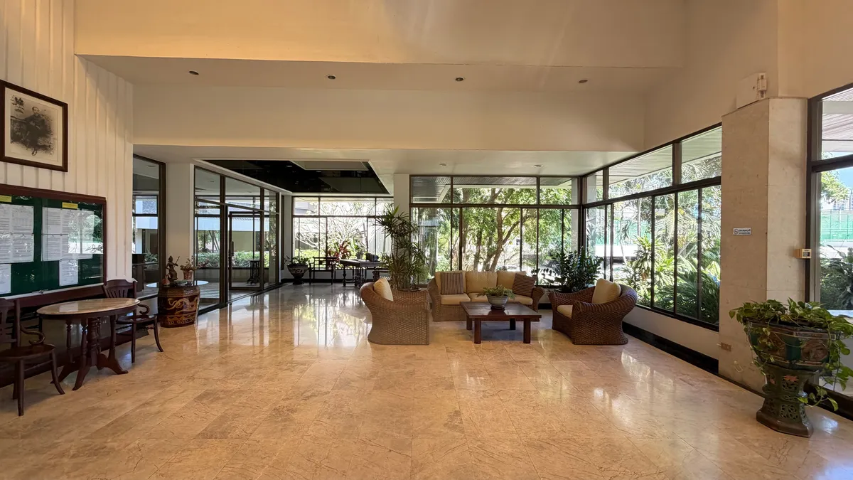 Large Ocean View one Bedroom Condominium do For Rent In Jomtien photo 15