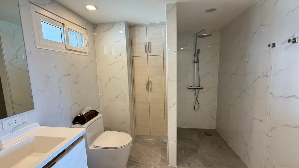 Large Ocean View one Bedroom Condominium do For Rent In Jomtien photo 26