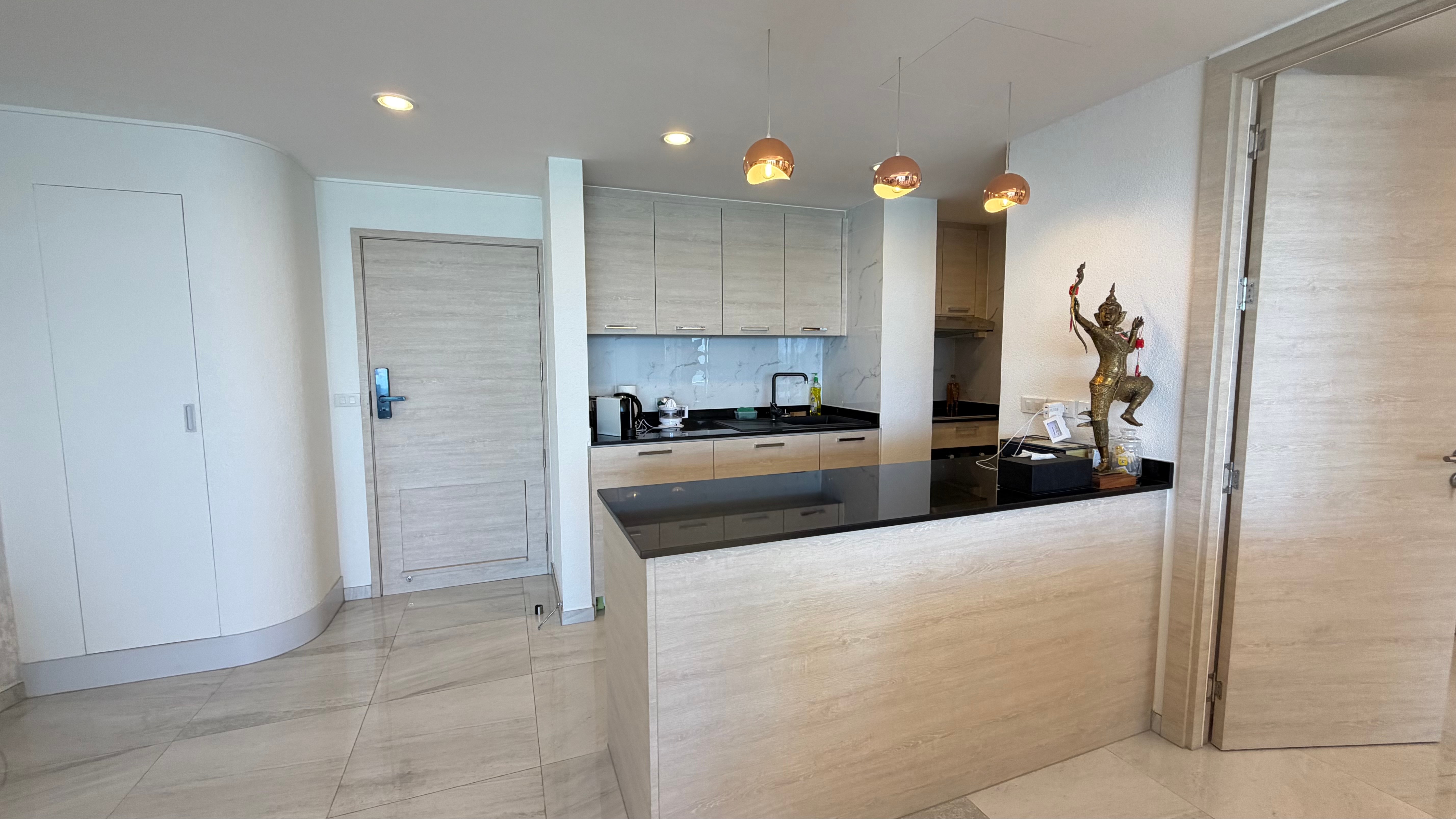 Large Ocean View one Bedroom Condominium do For Rent In Jomtien photo 28
