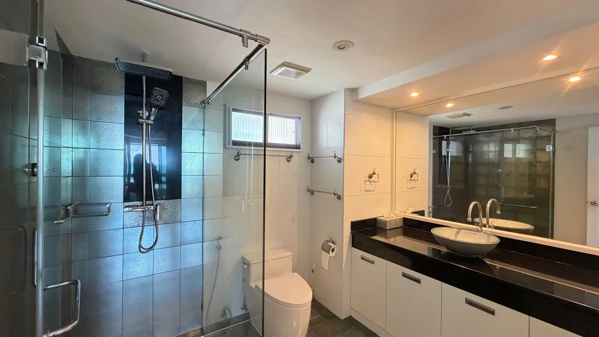 Newly renovated large One bedroom Condo For Rent In Jomtien photo 16