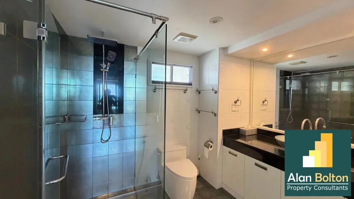 Newly renovated large One bedroom Condo For Rent In Jomtien photo 5
