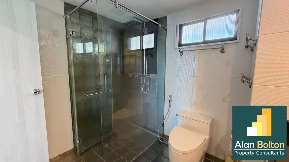 Newly renovated large One bedroom Condo For Rent In Jomtien photo 6