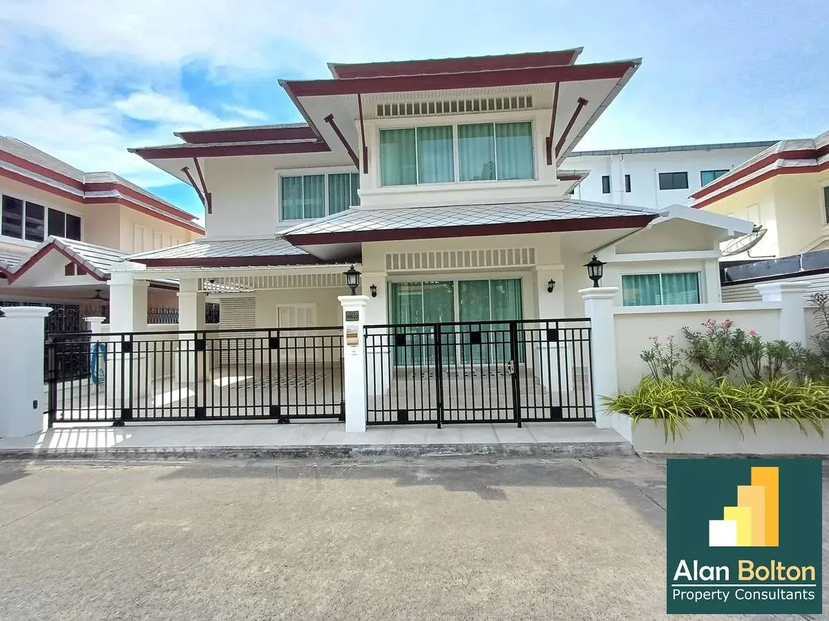 Brand New 2 story detached house 4 beds 4 baths in East Pattaya for RENT