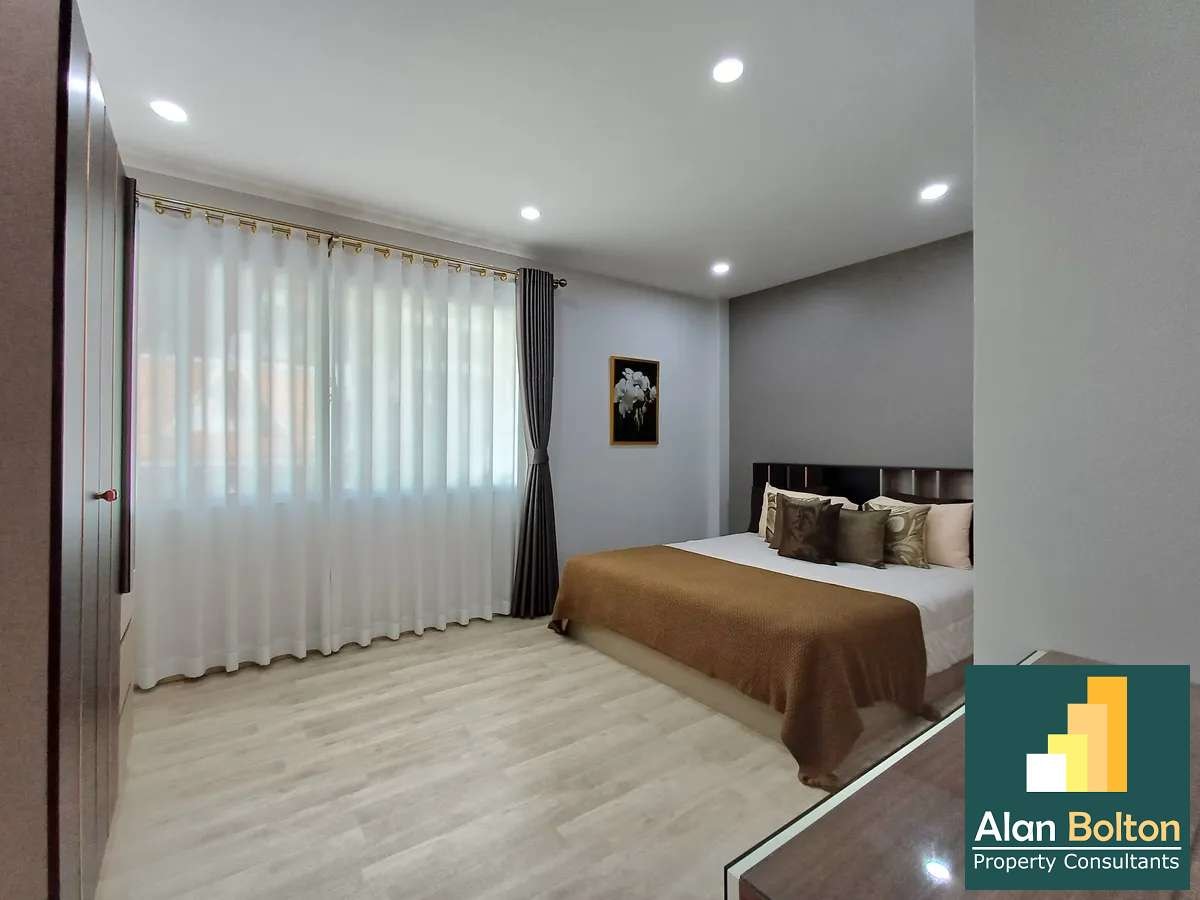 Brand New 2 story detached house 4 beds 4 baths in East Pattaya for RENT photo 9