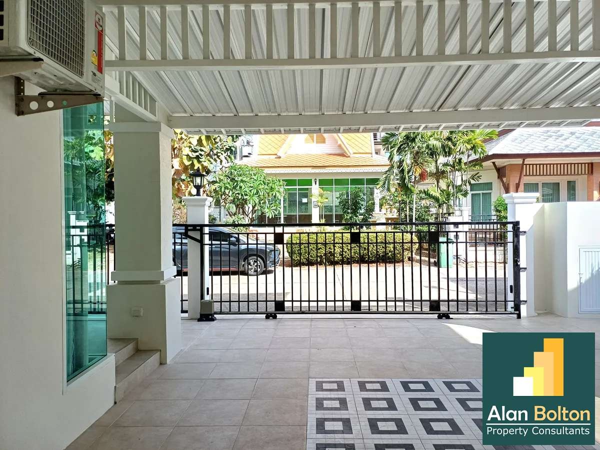 Brand New 2 story detached house 4 beds 4 baths in East Pattaya for RENT photo 19