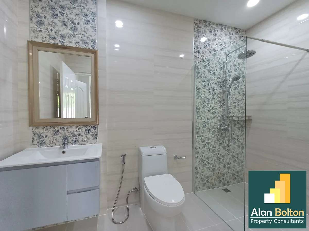 Brand New 2 story detached house 4 beds 4 baths in East Pattaya for RENT photo 13