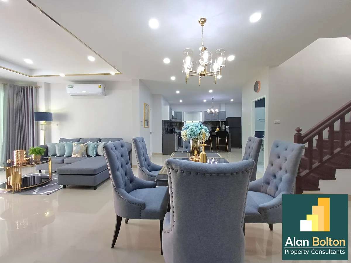 Brand New 2 story detached house 4 beds 4 baths in East Pattaya for RENT photo 6