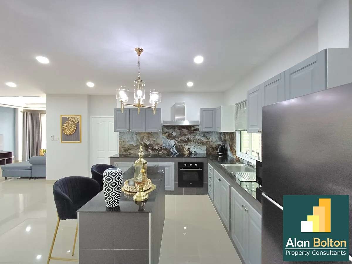 Brand New 2 story detached house 4 beds 4 baths in East Pattaya for RENT photo 8