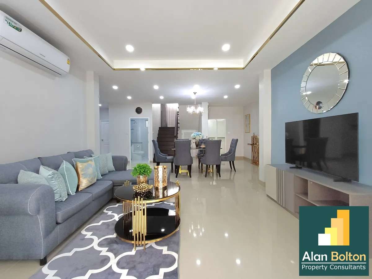 Brand New 2 story detached house 4 beds 4 baths in East Pattaya for RENT photo 4