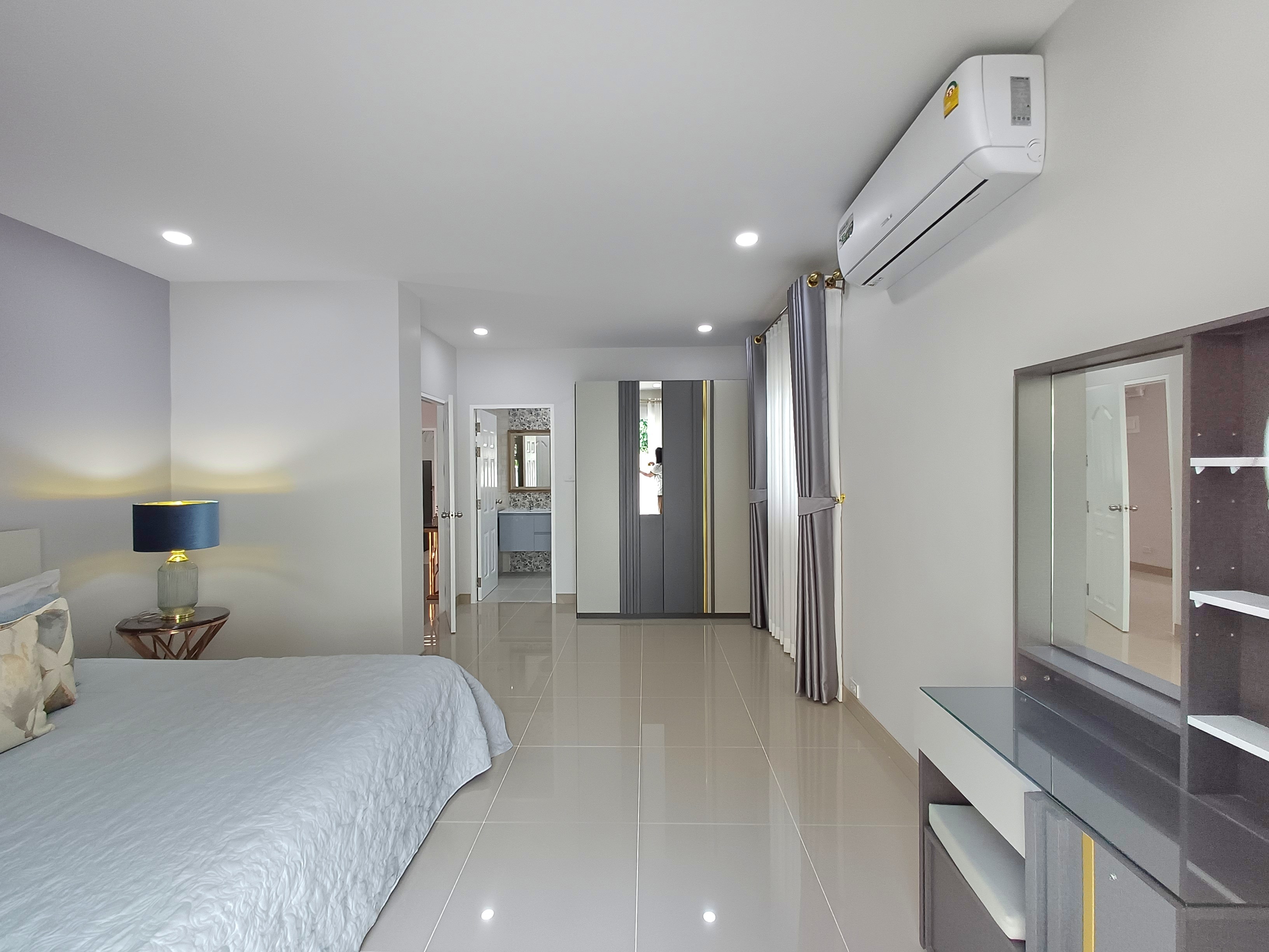 Brand New 2 story detached house 4 beds 4 baths in East Pattaya for RENT photo 33
