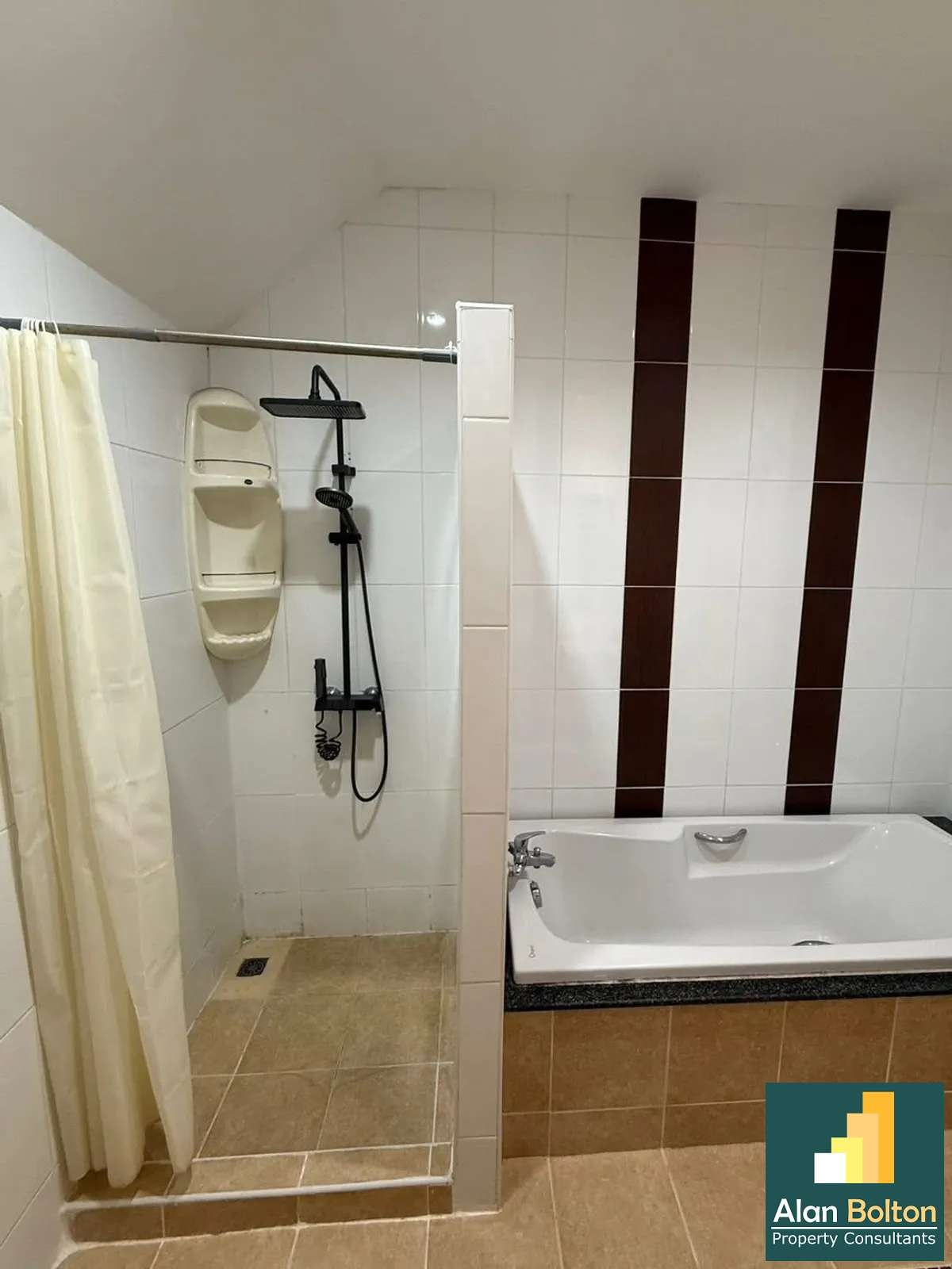 3 Bedroom 2 Bathroom for rent and sale photo 11