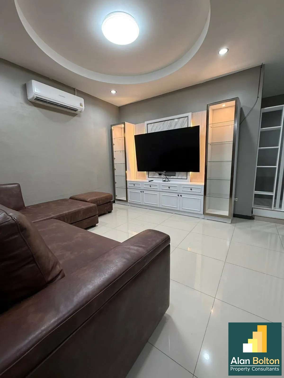3 Bedroom 2 Bathroom for rent and sale photo 6