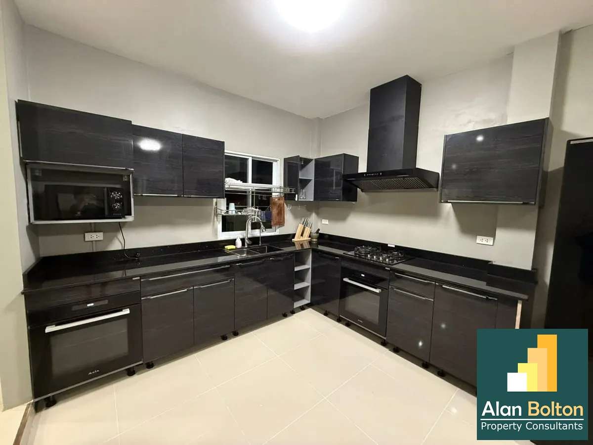 3 Bedroom 2 Bathroom for rent and sale photo 3