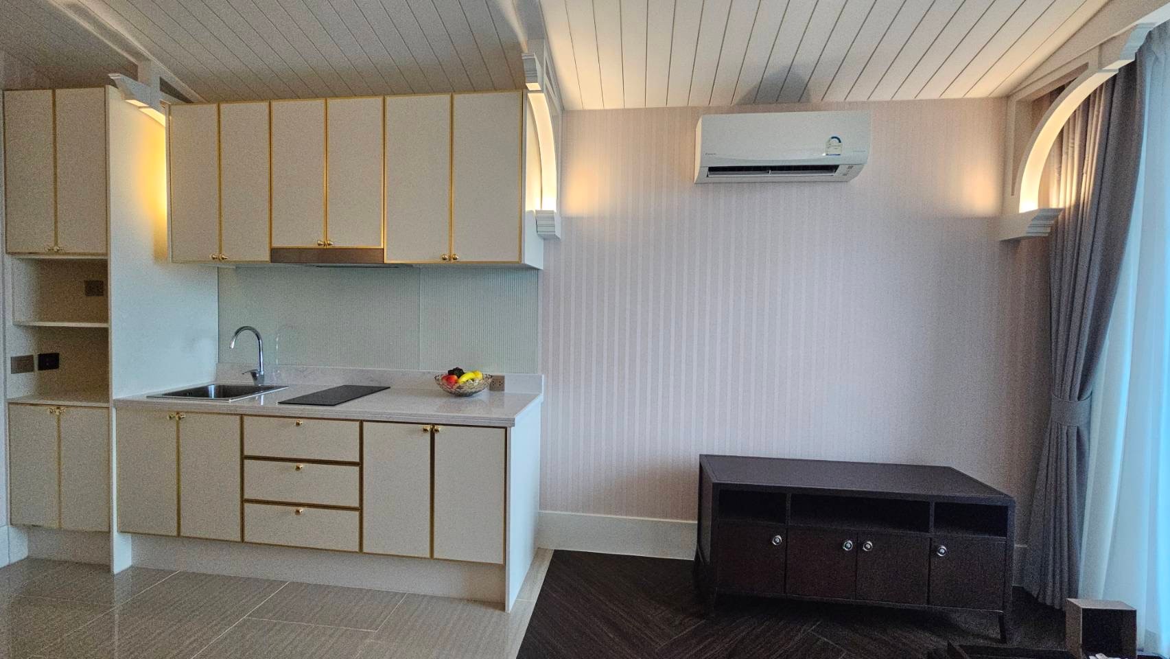 Beachfront one bedroom condo for sale in Najomtien photo 11