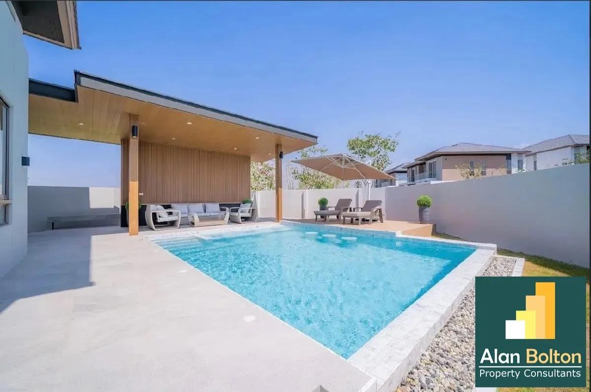 Luxury pool villa 4 Bedrooms 5 Bathrooms in East Pattaya photo 2