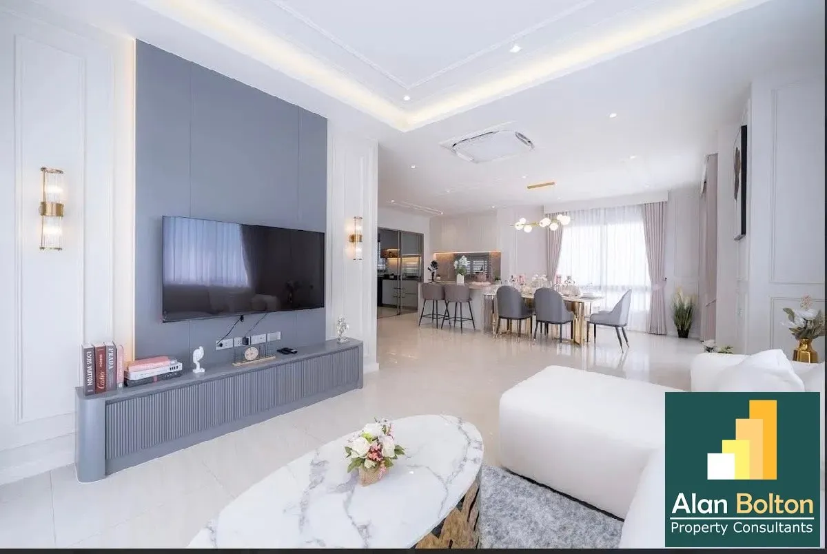 Luxury pool villa 4 Bedrooms 5 Bathrooms in East Pattaya photo 11