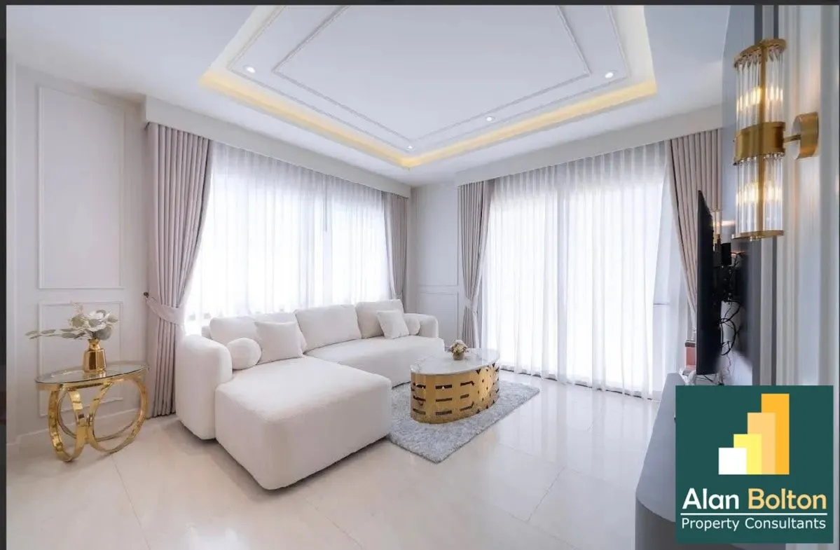 Luxury pool villa 4 Bedrooms 5 Bathrooms in East Pattaya photo 12