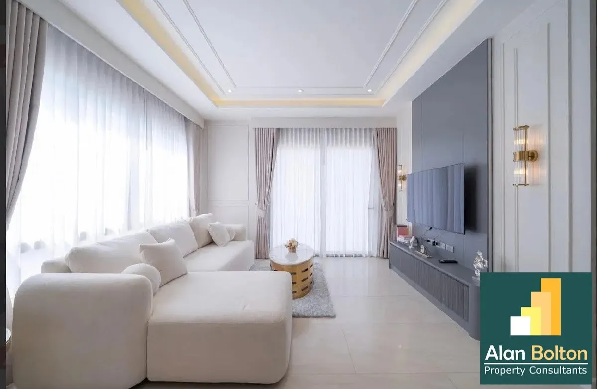 Luxury pool villa 4 Bedrooms 5 Bathrooms in East Pattaya photo 14