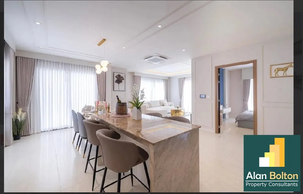 Luxury pool villa 4 Bedrooms 5 Bathrooms in East Pattaya photo 15