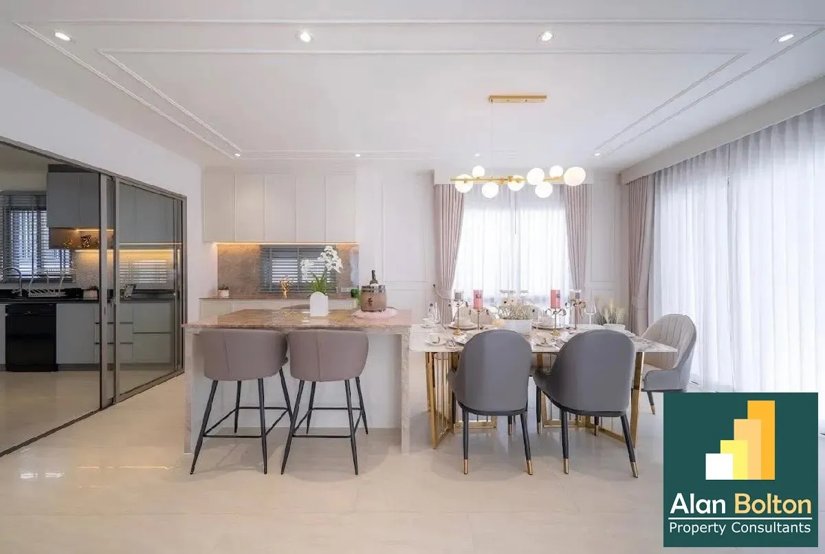 Luxury pool villa 4 Bedrooms 5 Bathrooms in East Pattaya photo 16