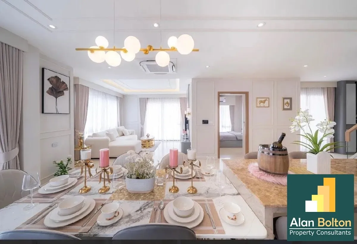 Luxury pool villa 4 Bedrooms 5 Bathrooms in East Pattaya photo 17
