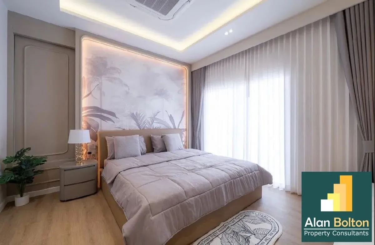 Luxury pool villa 4 Bedrooms 5 Bathrooms in East Pattaya photo 21
