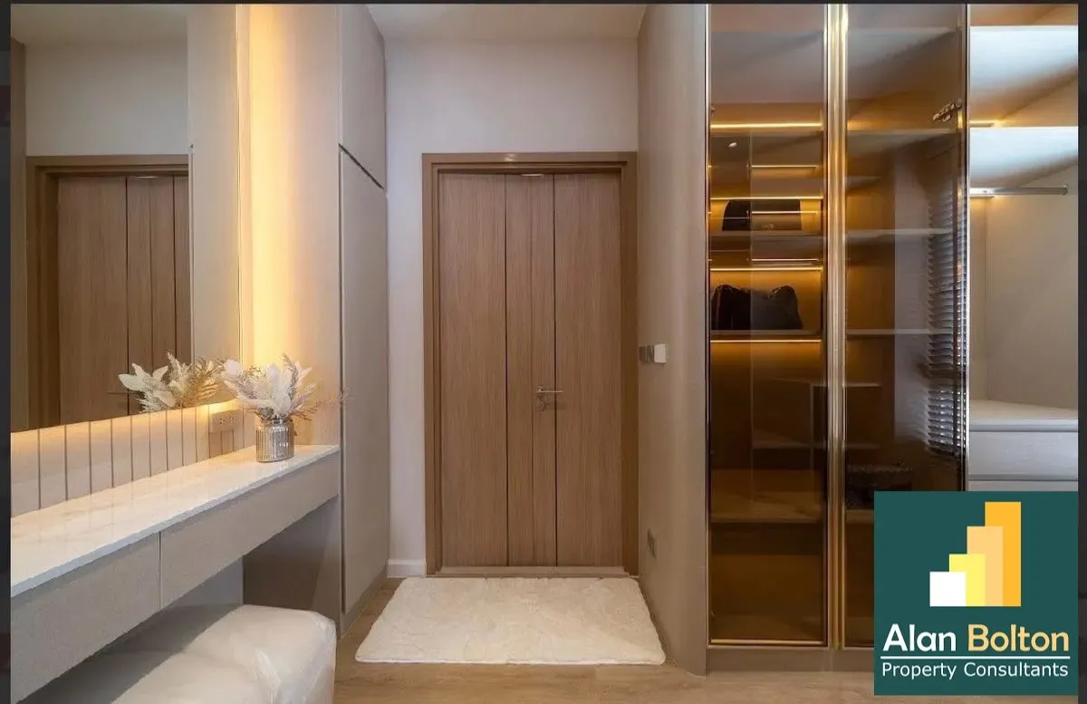 Luxury pool villa 4 Bedrooms 5 Bathrooms in East Pattaya photo 25