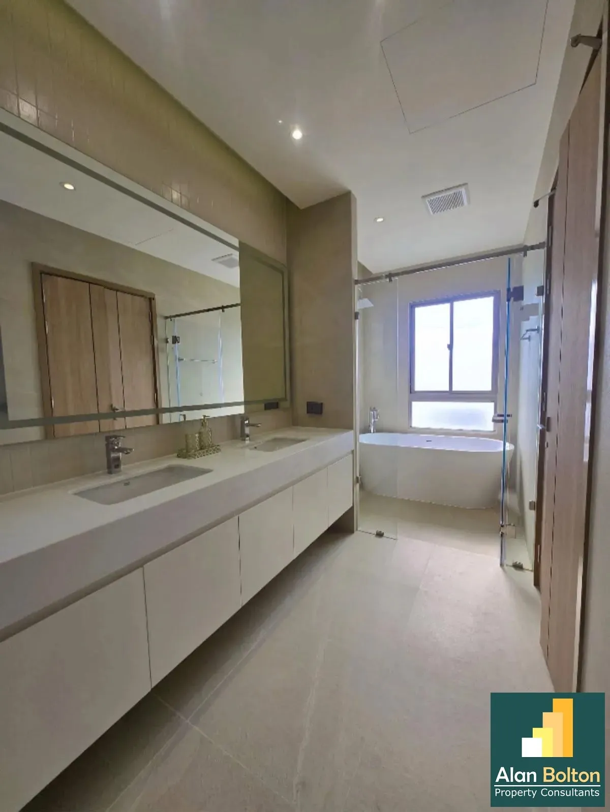 Luxury pool villa 4 Bedrooms 5 Bathrooms in East Pattaya photo 4