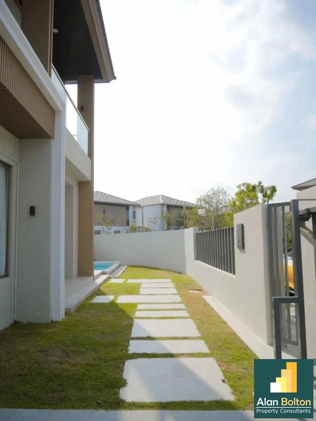 Luxury pool villa 4 Bedrooms 5 Bathrooms in East Pattaya photo 6