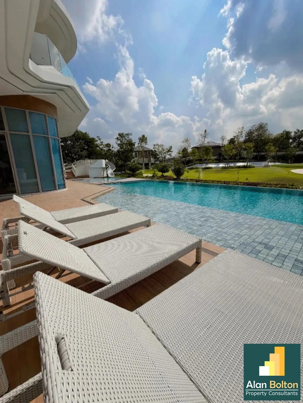 Luxury pool villa 4 Bedrooms 5 Bathrooms in East Pattaya photo 7