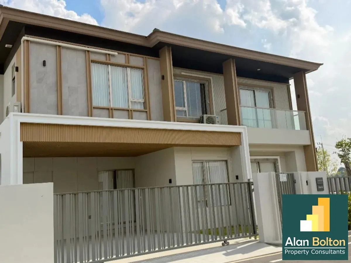 Luxury pool villa 4 Bedrooms 5 Bathrooms in East Pattaya photo 8