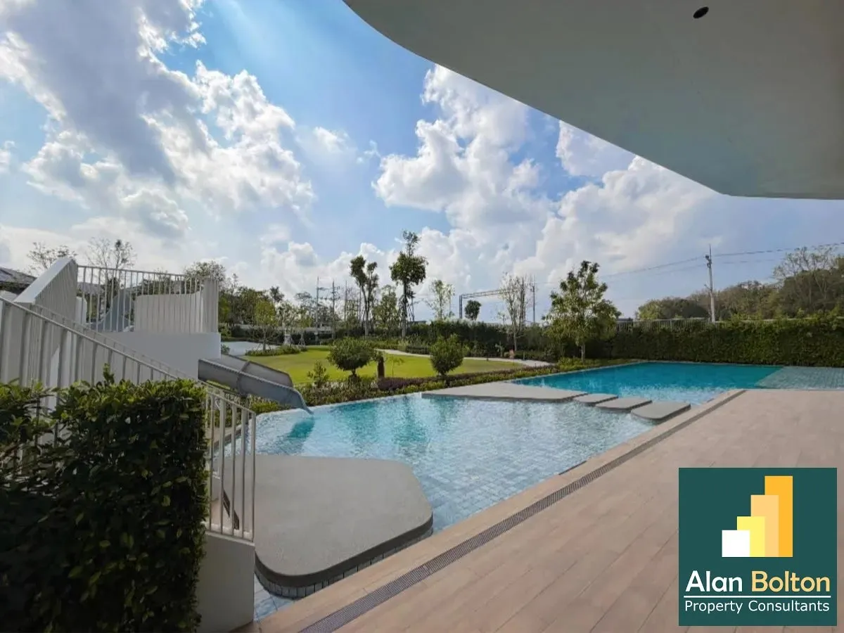 Luxury pool villa 4 Bedrooms 5 Bathrooms in East Pattaya photo 10
