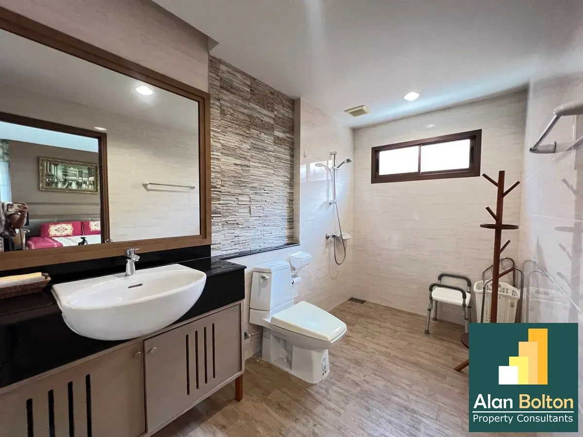 Luxury pool villa 3 Bedrooms 4 Bathrooms in Huay yai photo 18