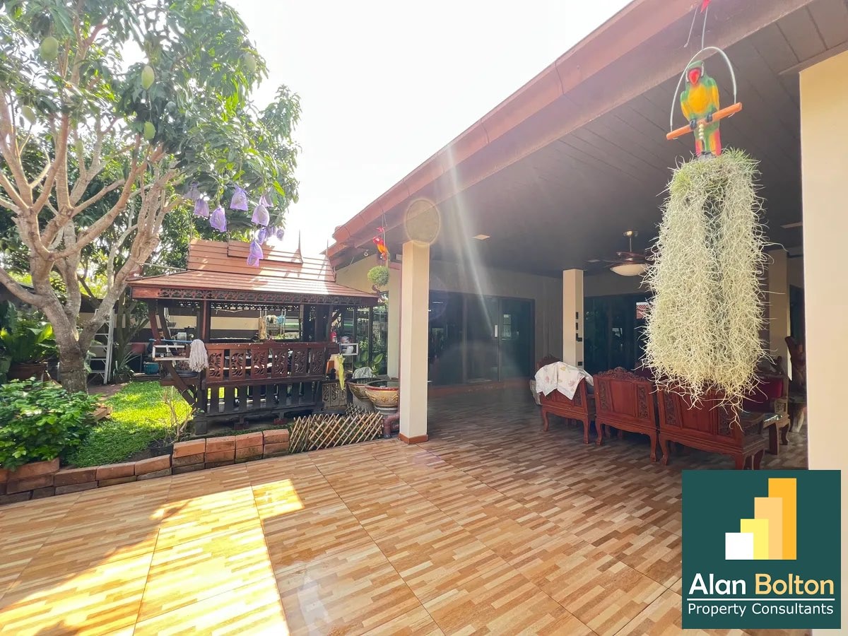 Luxury pool villa 3 Bedrooms 4 Bathrooms in Huay yai photo 14