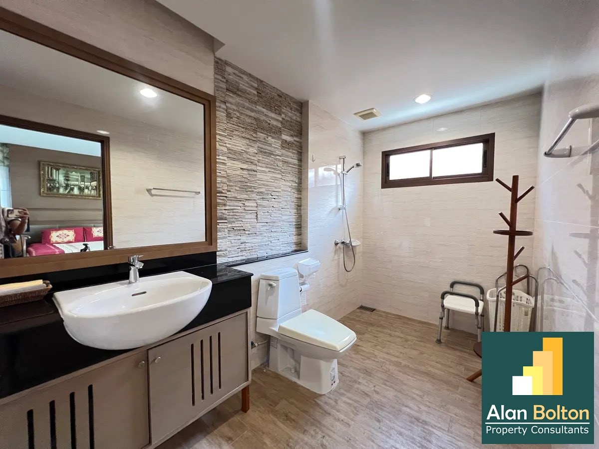 Luxury pool villa 3 Bedrooms 4 Bathrooms in Huay yai photo 18