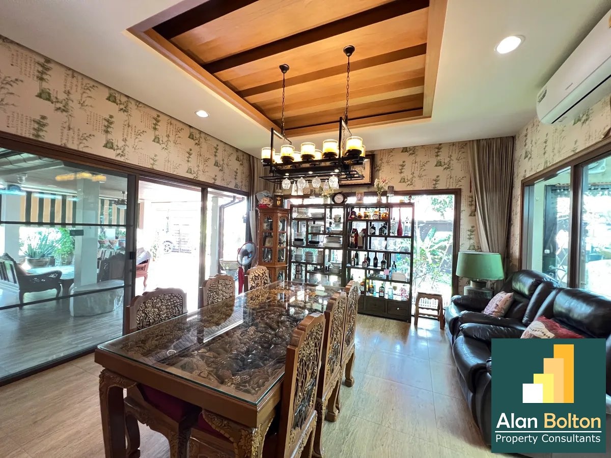 Luxury pool villa 3 Bedrooms 4 Bathrooms in Huay yai photo 24
