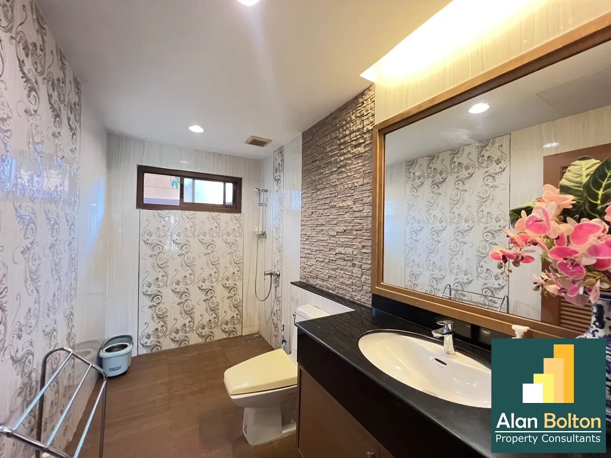 Luxury pool villa 3 Bedrooms 4 Bathrooms in Huay yai photo 10