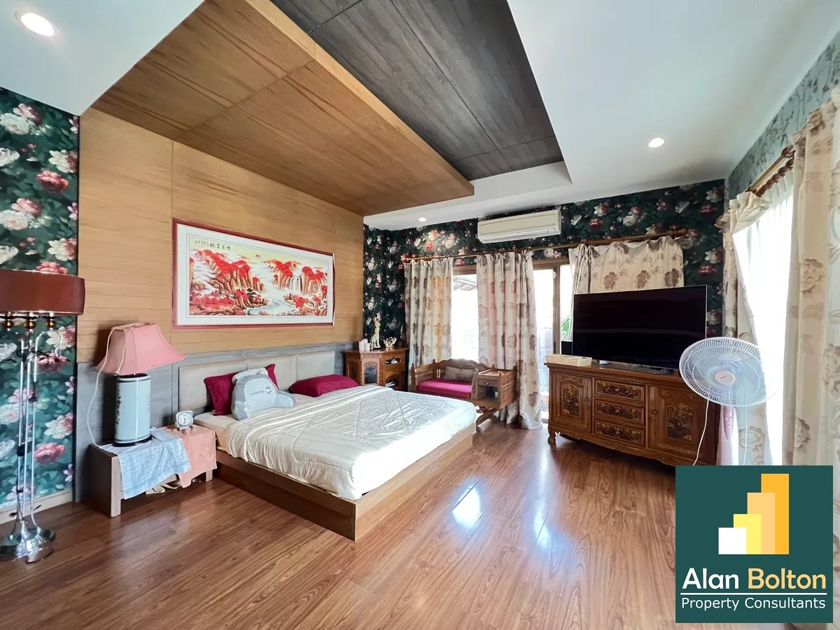 Luxury pool villa 3 Bedrooms 4 Bathrooms in Huay yai photo 5