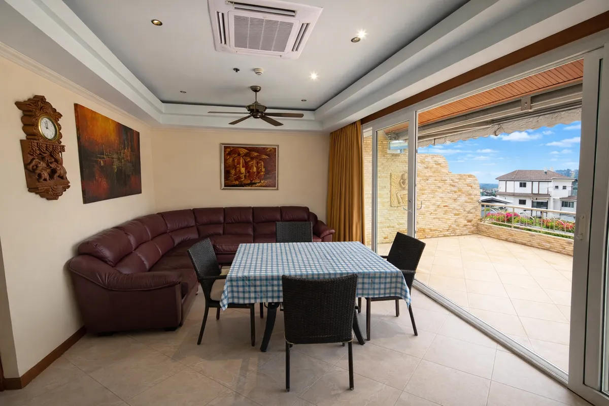 Large Top Floor Two Bedroom Two Bathroom Unit in Popular Pratumnak Condo photo 14