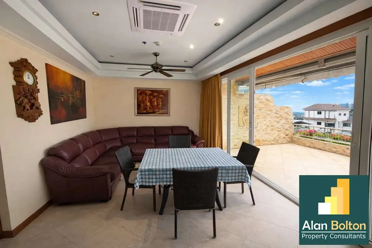 Large Top Floor Two Bedroom Two Bathroom Unit in Popular Pratumnak Condo photo 4