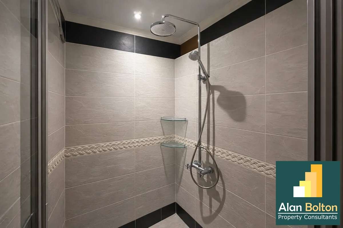 Large Top Floor Two Bedroom Two Bathroom Unit in Popular Pratumnak Condo photo 5