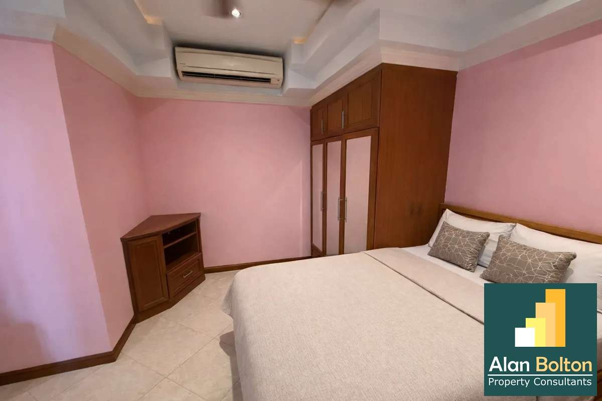 Large Top Floor Two Bedroom Two Bathroom Unit in Popular Pratumnak Condo photo 7