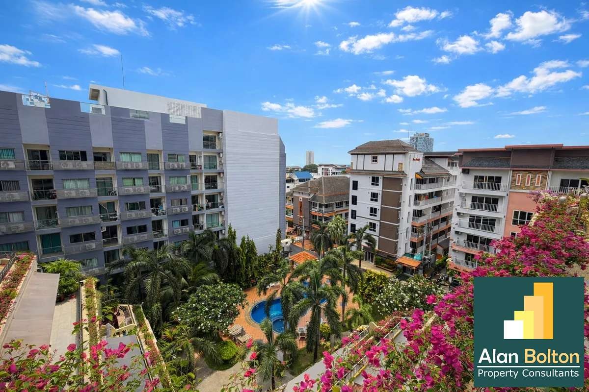Large Top Floor Two Bedroom Two Bathroom Unit in Popular Pratumnak Condo photo 2