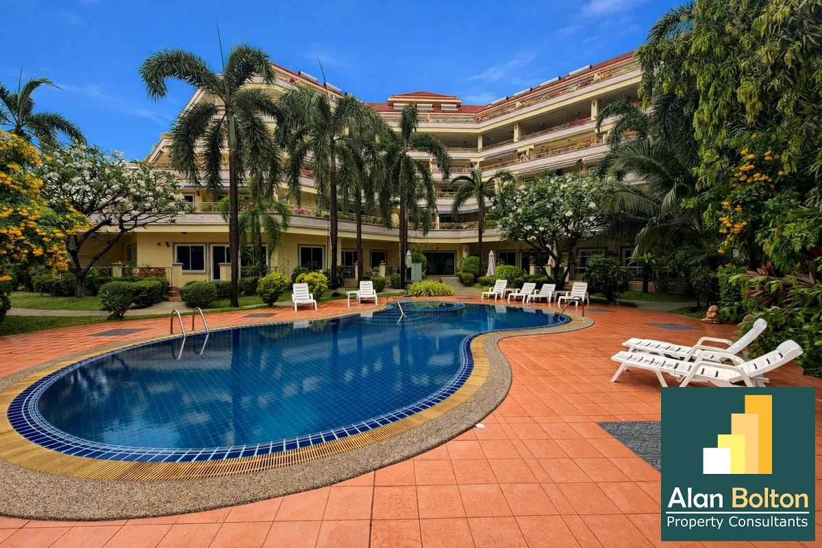 Large Top Floor Two Bedroom Two Bathroom Unit in Popular Pratumnak Condo photo 6