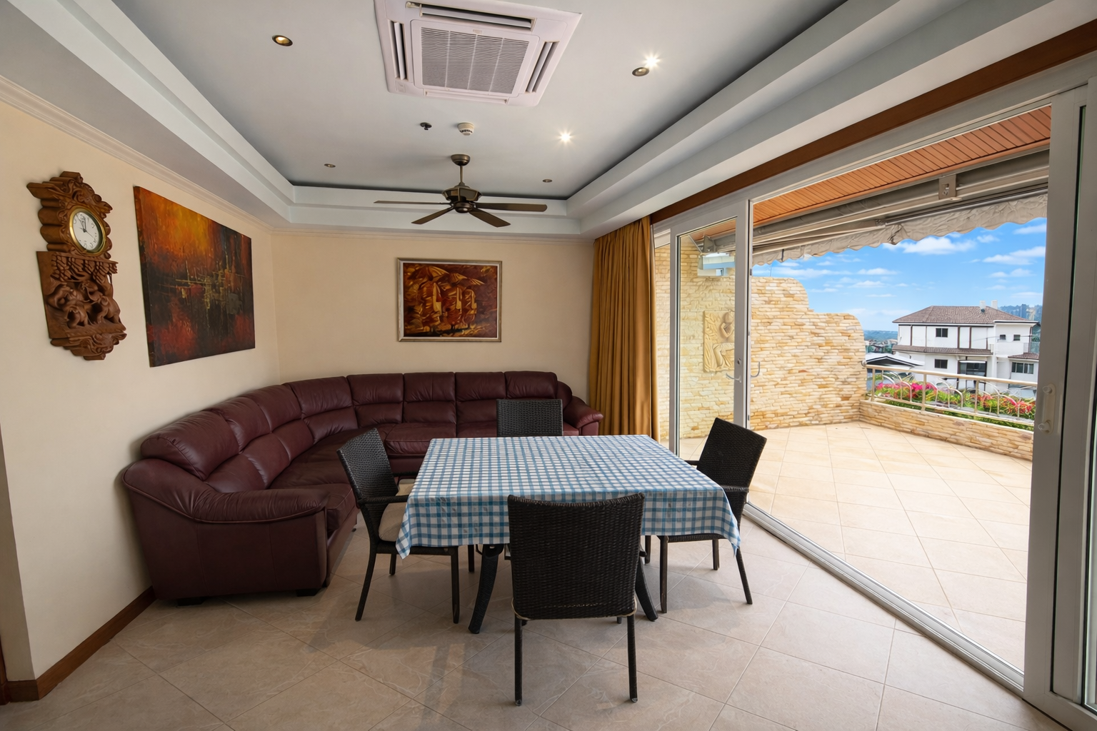 Large Top Floor Two Bedroom Two Bathroom Unit in Popular Pratumnak Condo photo 14